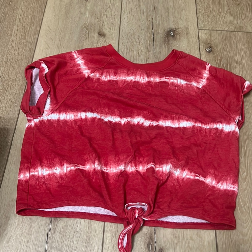 Red and White Old Navy Tshirt Front Tie- Size S